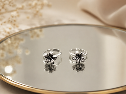The Brilliant Flower Design Toe Ring