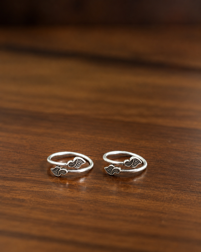 The Delicate Filigree Feather Toe Ring