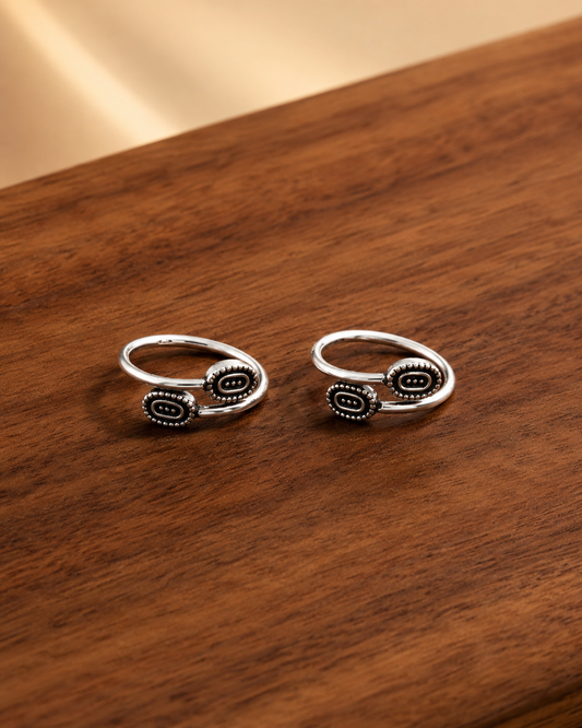 The Elegant Oval Swirl Toe Ring