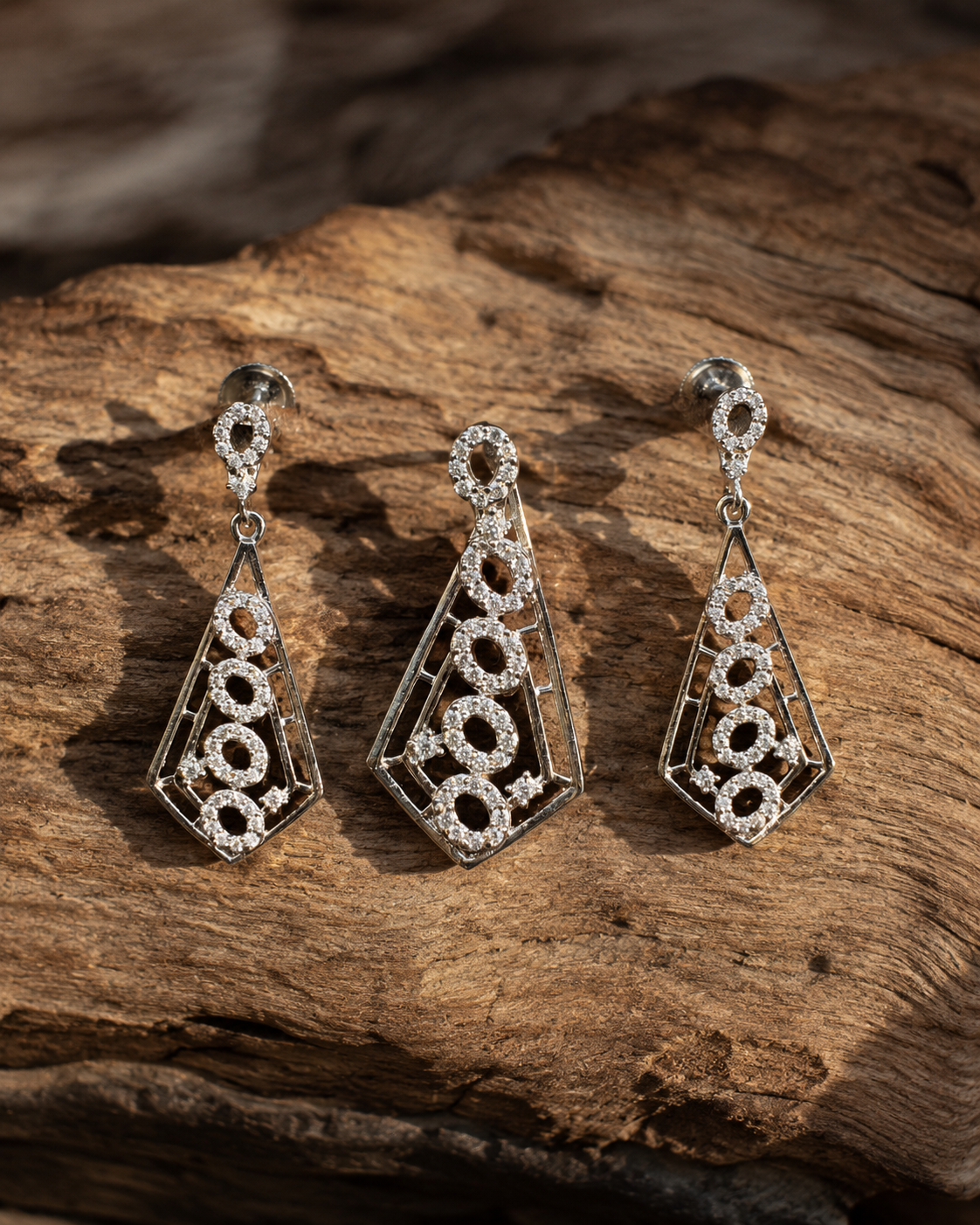 Elegant Hanging Set