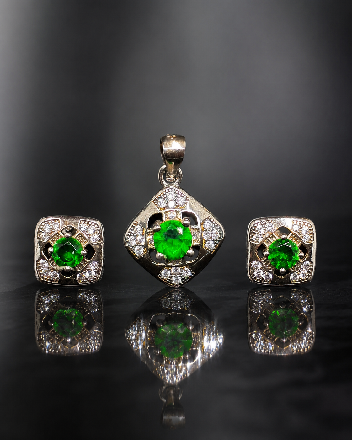Royal Emerald Stone Set