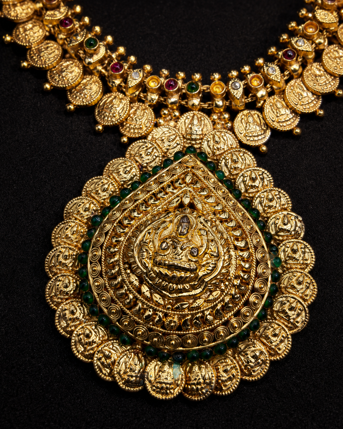Grand Gold-Polished Necklace